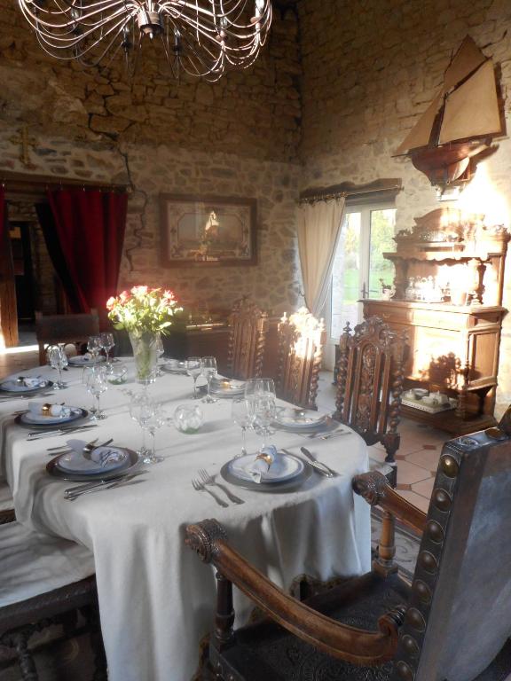 Posezení v ubytování Prieure St Pierre de La Luthumiere