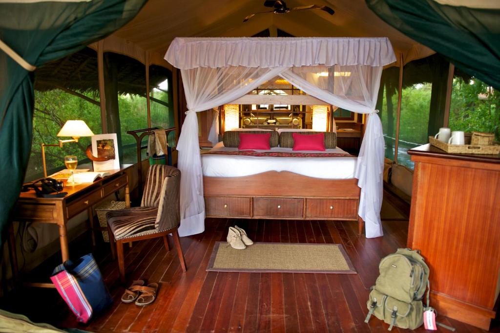 Ein Bett oder Betten in einem Zimmer der Unterkunft Samburu Intrepids Tented Camp