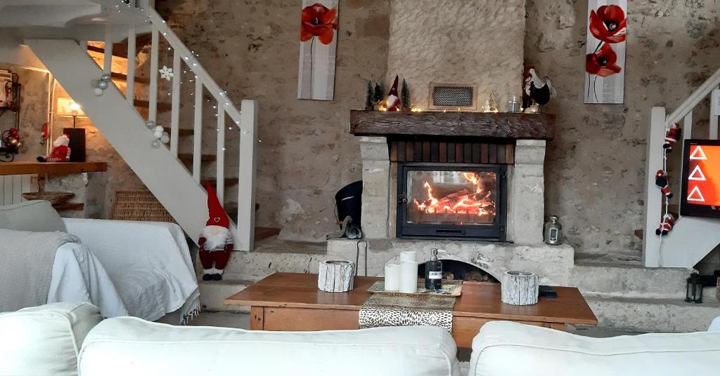 a living room with a fireplace in the wall at Maison De Charme Avec Sa Piscine in Limeyrat