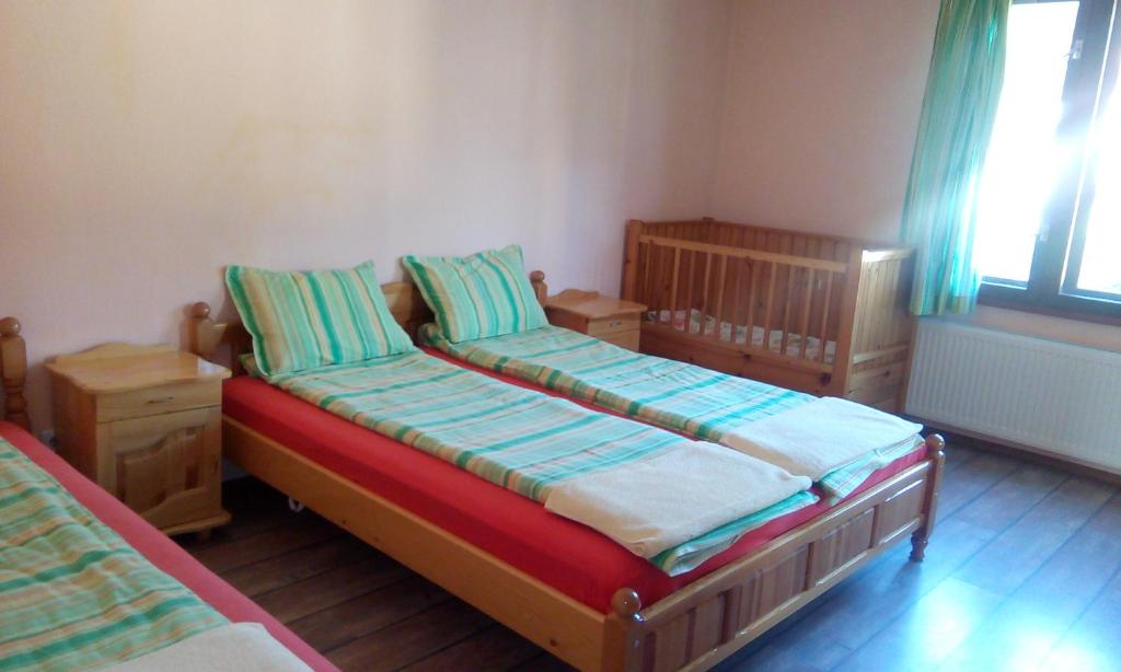 a bedroom with two twin beds and a window at Guest House Lorian in Madzhare