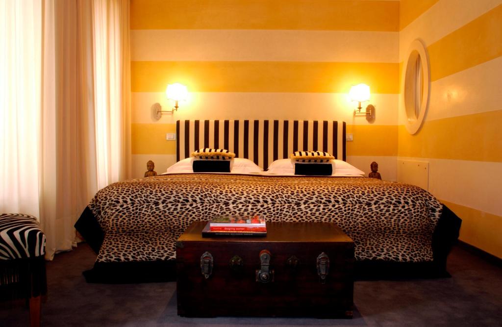 Postel nebo postele na pokoji v ubytování Charming Hotel dei Chiostri