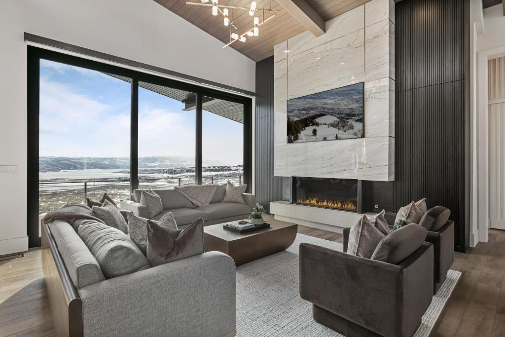 11494 N Ursa Circle- SkyRidge 5 BR Home with Hot Tub home, Daniel ...