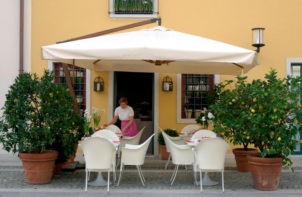 Patio nebo venkovní prostory v ubytování Charming Hotel dei Chiostri
