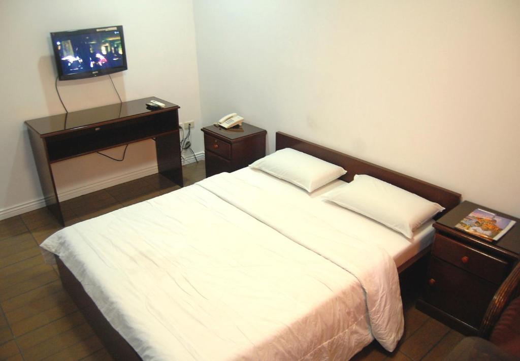 Postel nebo postele na pokoji v ubytování Rumi Apartelle Hotel
