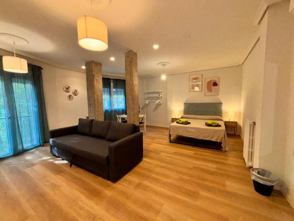 Χώρος καθιστικού στο Rooms Carlos - junto a Plaza Mayor