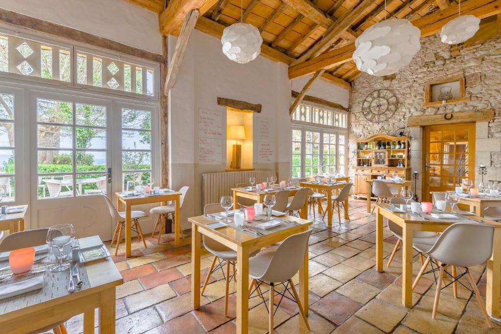 Restaurant o un lloc per menjar a Cap de Castel