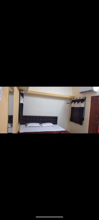 Ένα ή περισσότερα κρεβάτια σε δωμάτιο στο Shikhar guest house