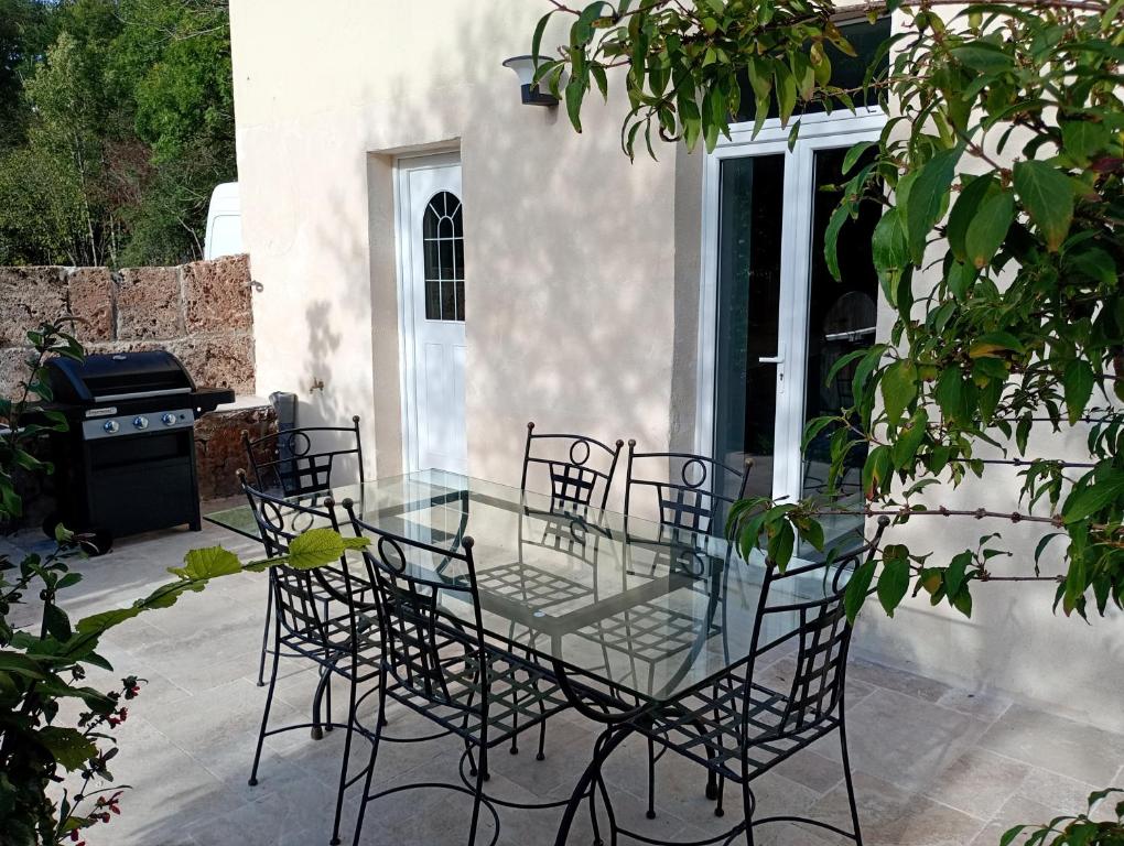 Kawasan patio atau luaran di Gite La maison du gardien