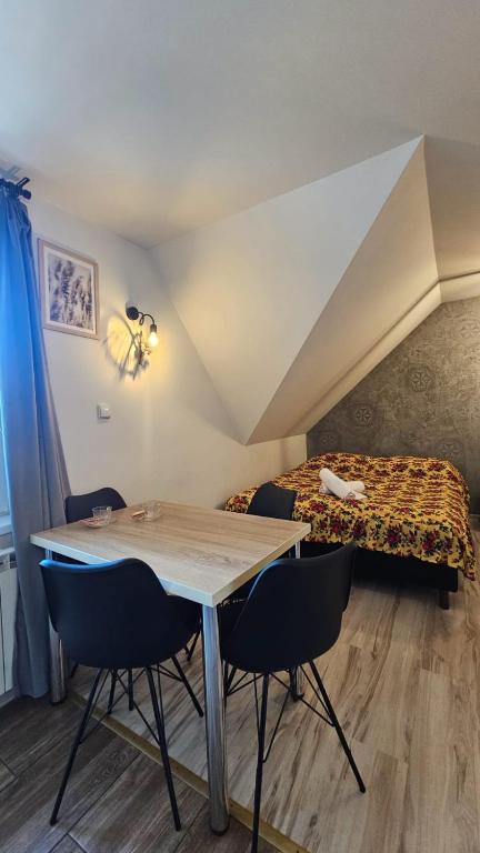 Apartament Jaskier - Family Room With Balcony