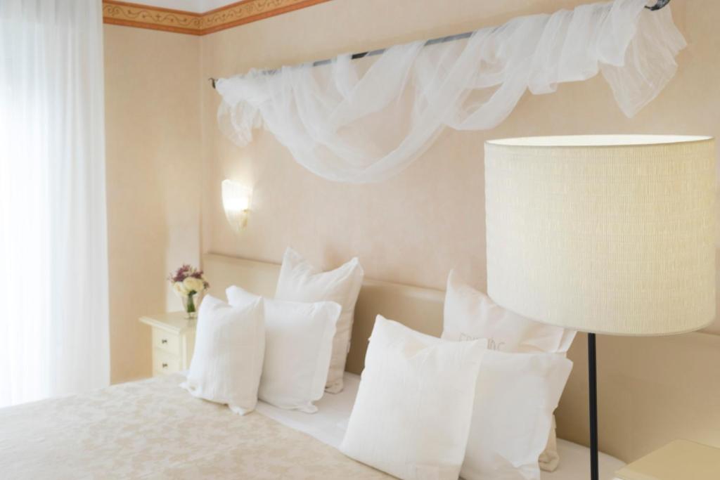 Postel nebo postele na pokoji v ubytování Hotel Apollo