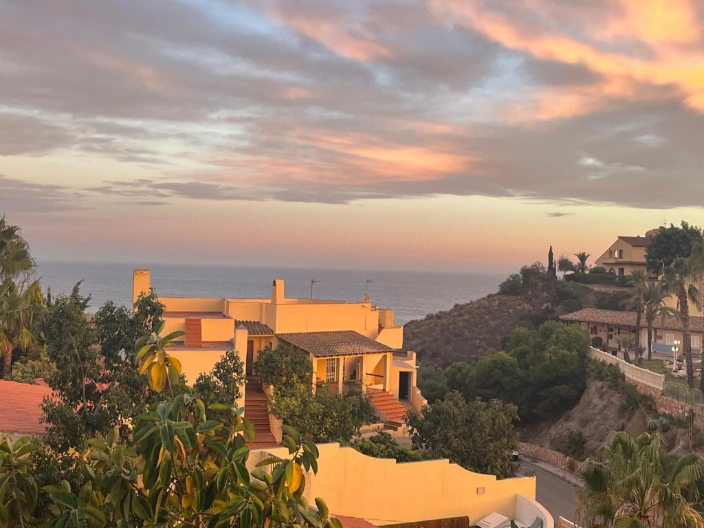 a house on a hill with the ocean in the background at Residencial Villa Marina CC1 in Águilas