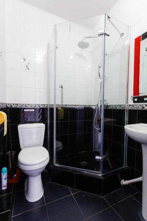 Koupelna v ubytování VIP Hotel
