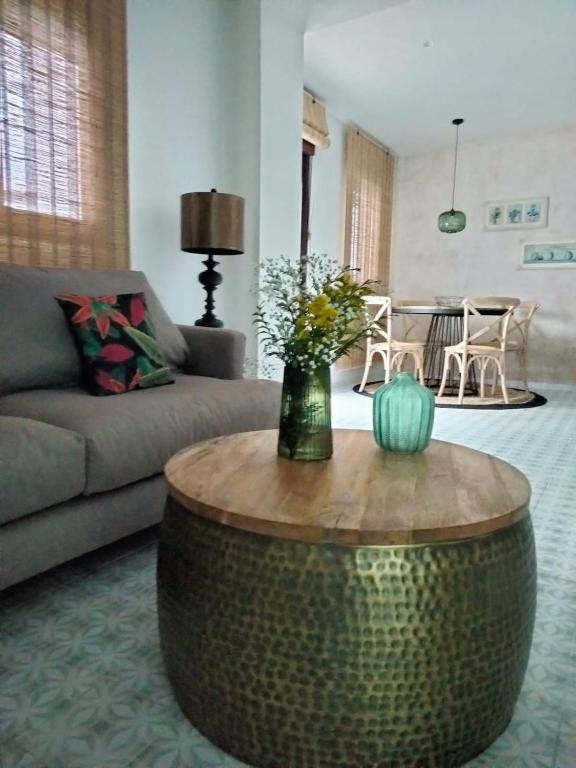 a living room with a couch and a coffee table at Verde Oliva apartamento in Vejer de la Frontera
