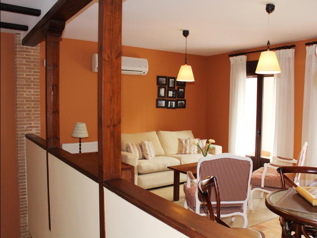 a living room with a couch and a table at Casa Rural Alcancia in Consuegra
