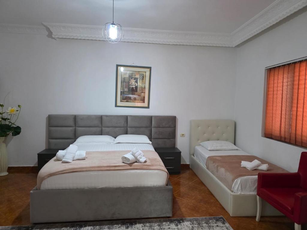 Un pat sau paturi într-o cameră la Royals, Mesi Bridge