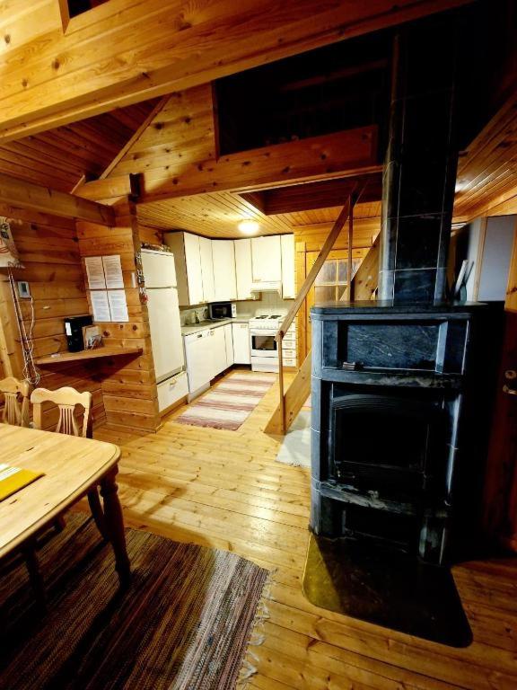 a kitchen with a stove in the middle of a room at Yllästölli 2B in Äkäslompolo
