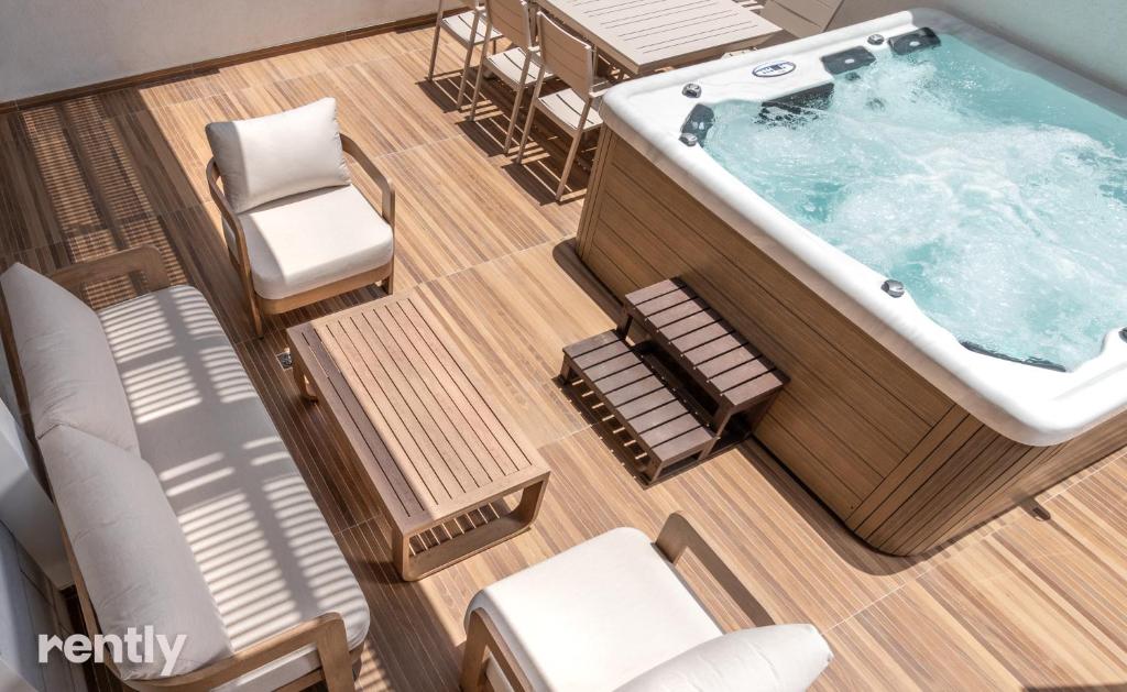 Foto Eilatis asuva majutusasutuse Luxury Suites With Balcony And Jacuzzi At Sea Side By Rently galeriist