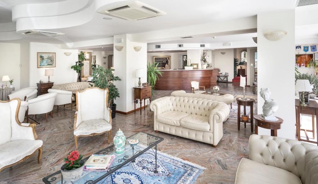 Posezení v ubytování Hotel Apollo