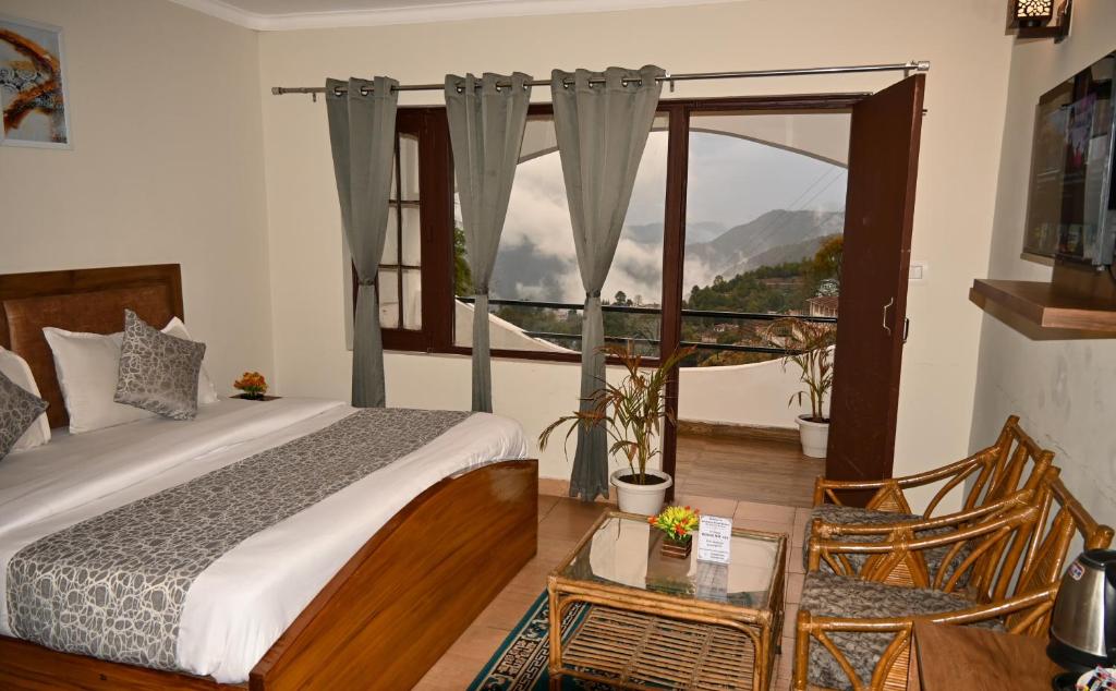 En generel udsigt til bjerge eller udsigt til bjerge taget fra hotellet