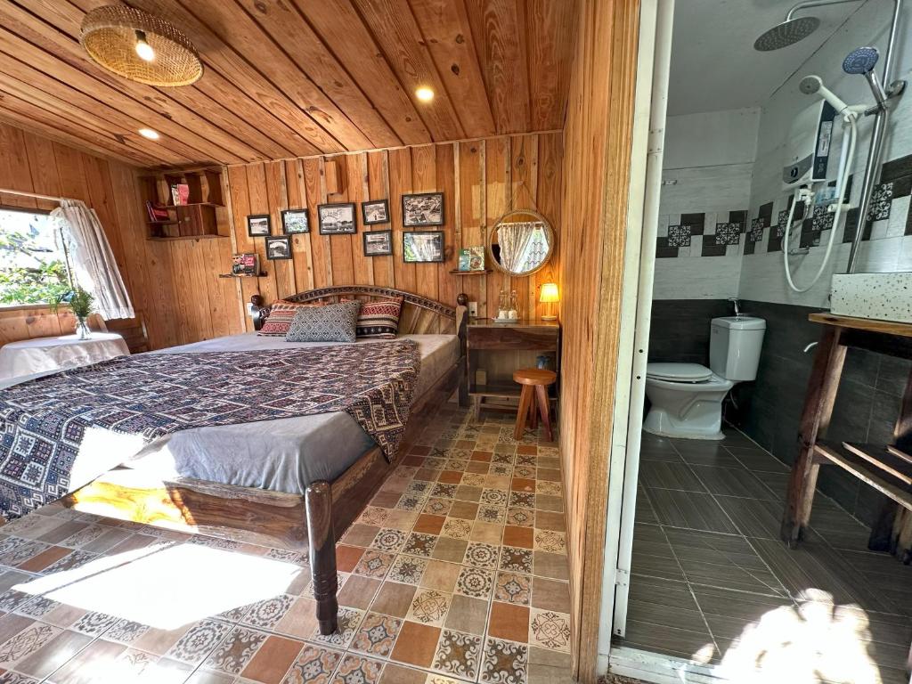 Giường trong phòng chung tại September Garden Homestay