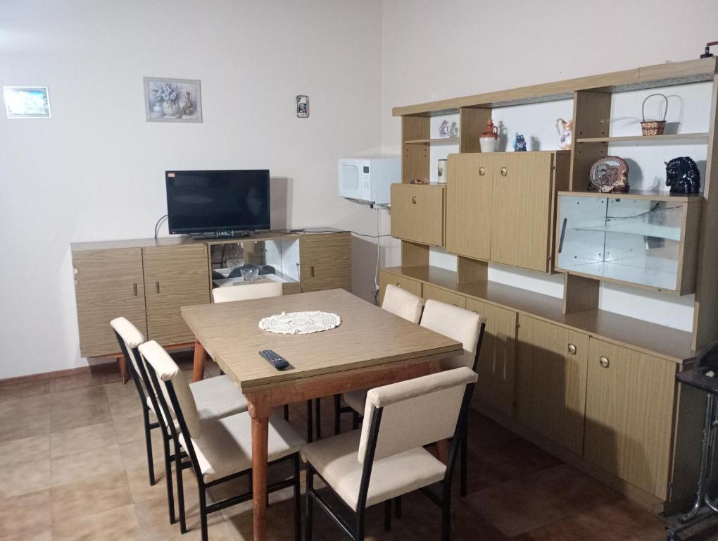 a dining room with a wooden table and chairs at PUNTA ALTA Encanto in Punta Alta