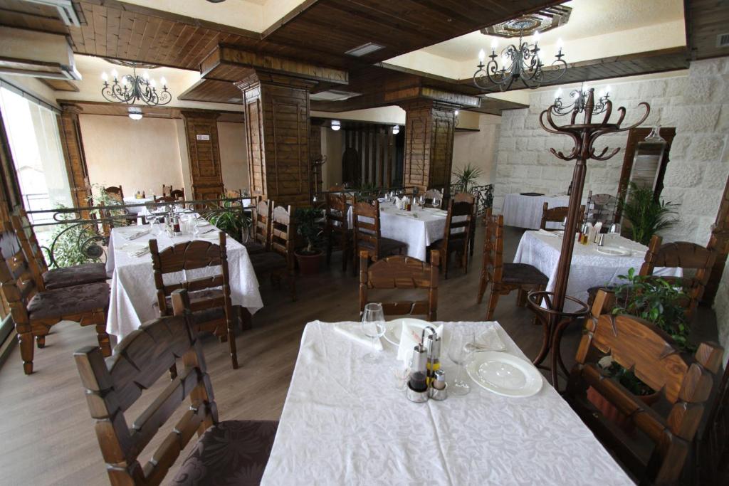 Restaurace v ubytování PANORAMA Rooms Hotel near the Old Bazaar