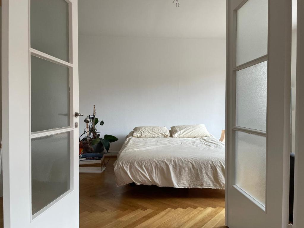 Charming 2 Room Apartment in Peaceful Brunau - Resim 1