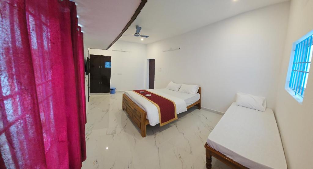 Postel nebo postele na pokoji v ubytování Coral Reef Eden Beach Resort