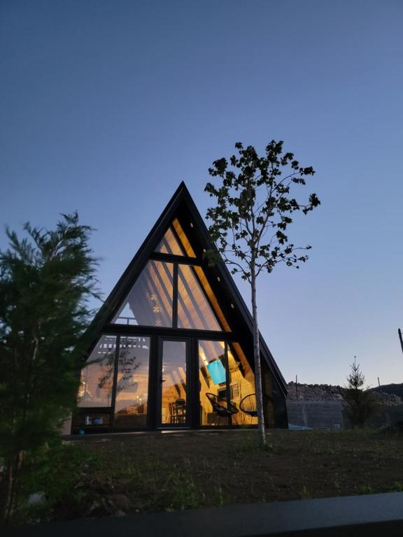 Κήπος έξω από το Cottage MATEJ