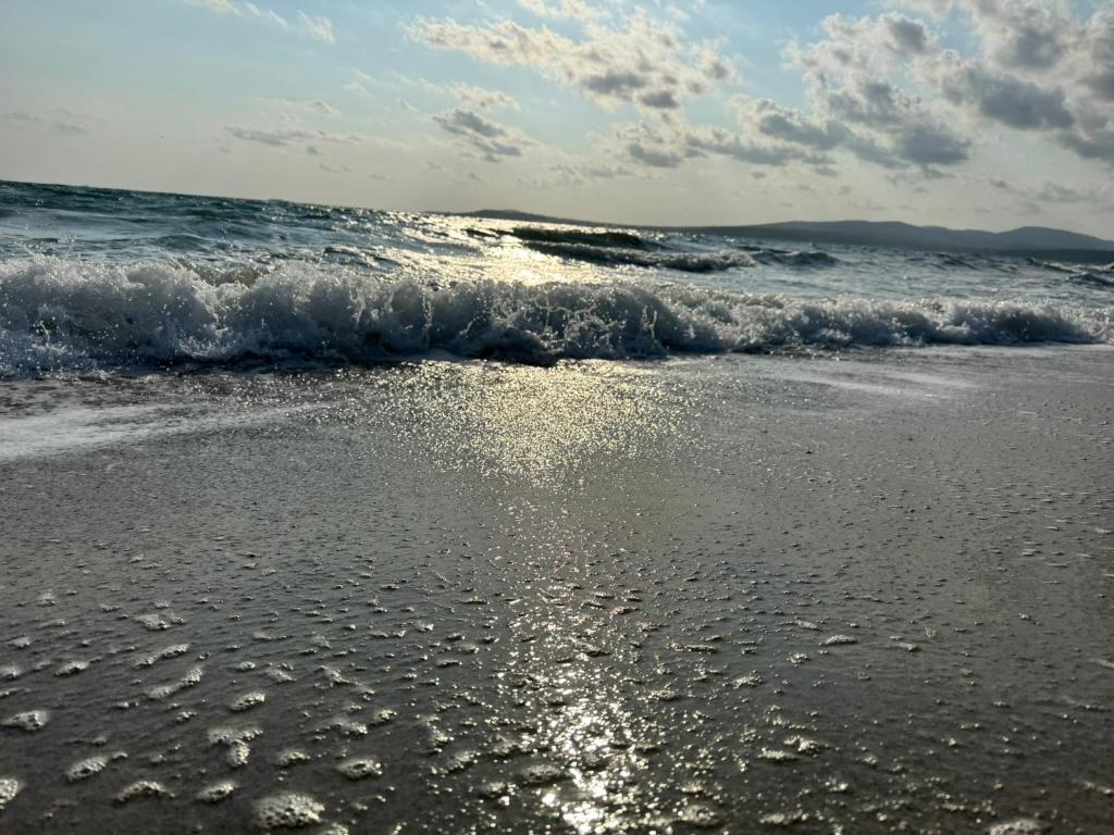 a view of the ocean from the beach at Apartment Victoria in Kraymorie