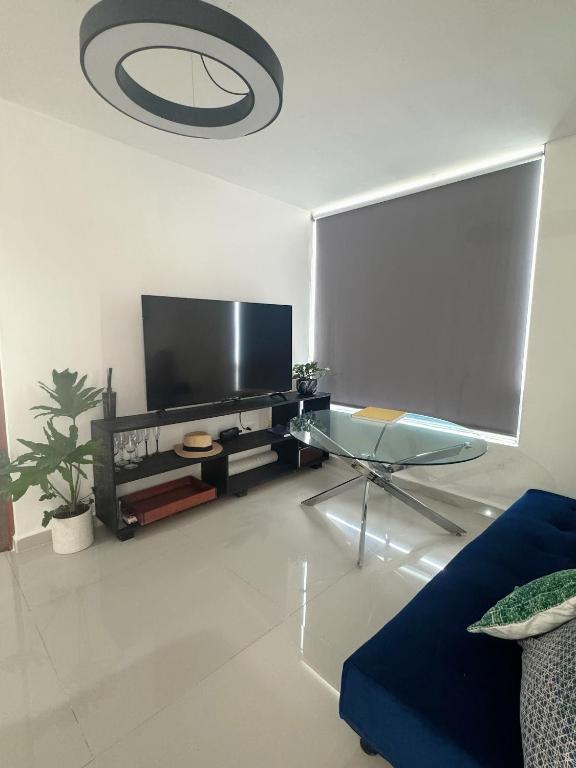 Televisyen dan/atau pusat hiburan di Cómodo departamento