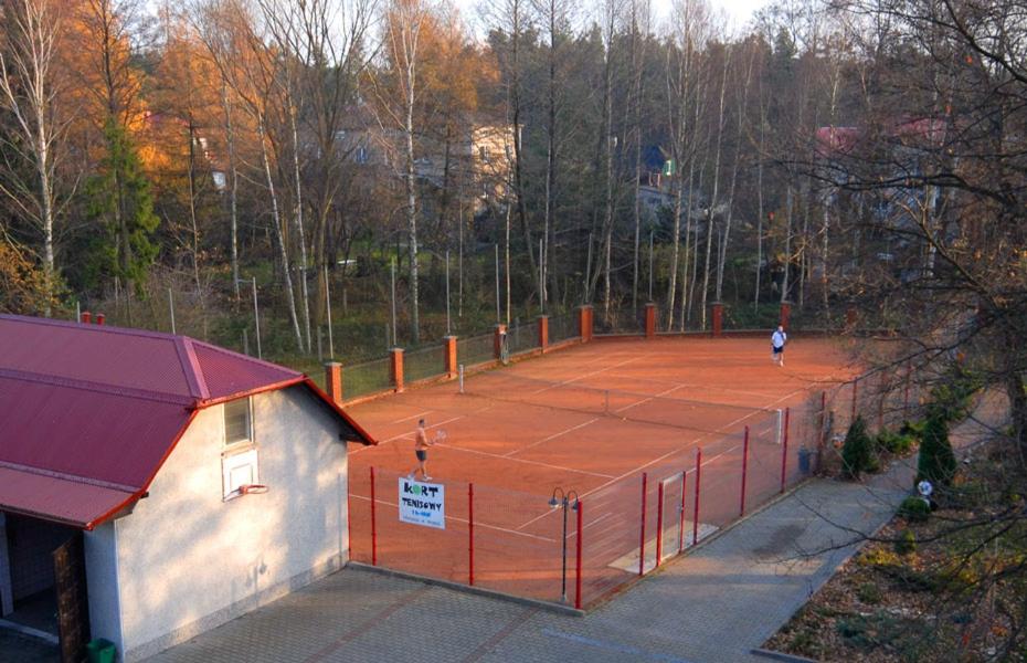 Tenis a/nebo squash v ubytování Hotel Kinga nebo okolí