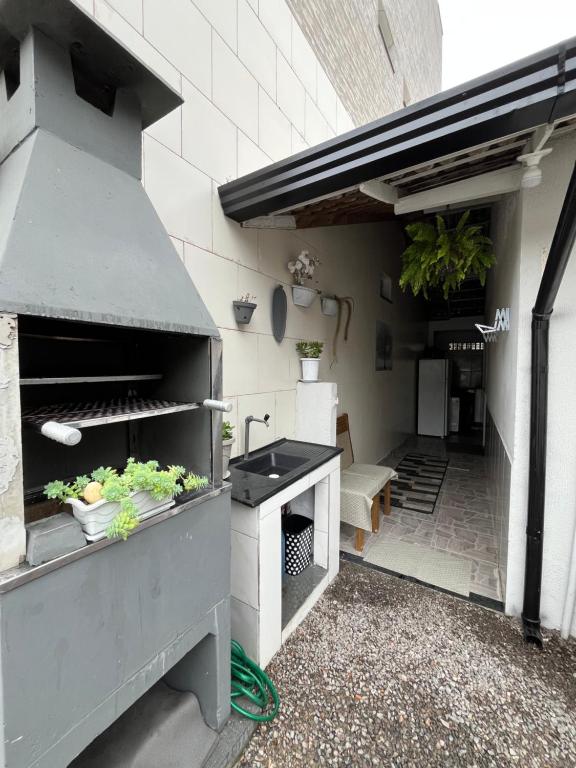 Kuchyň nebo kuchyňský kout v ubytování Kit net da família