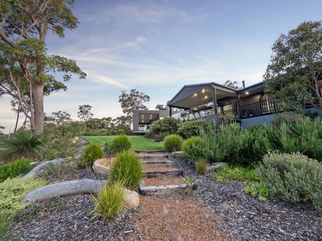 Κήπος έξω από το The Roo House - Sprawling Bushland Retreat near Town