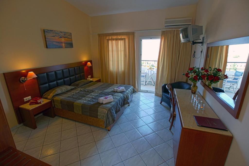 Postel nebo postele na pokoji v ubytování Belvedere Aeolis Hotel
