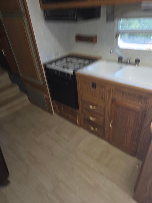 Η κουζίνα ή μικρή κουζίνα στο Fifth wheel