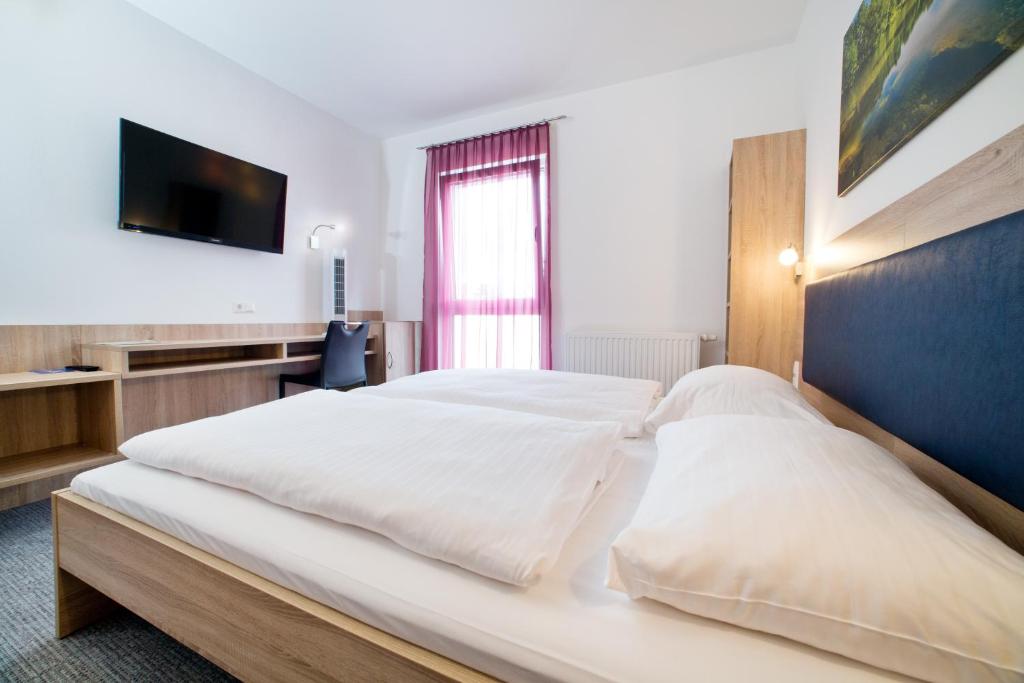 Postel nebo postele na pokoji v ubytování Cleverhotel