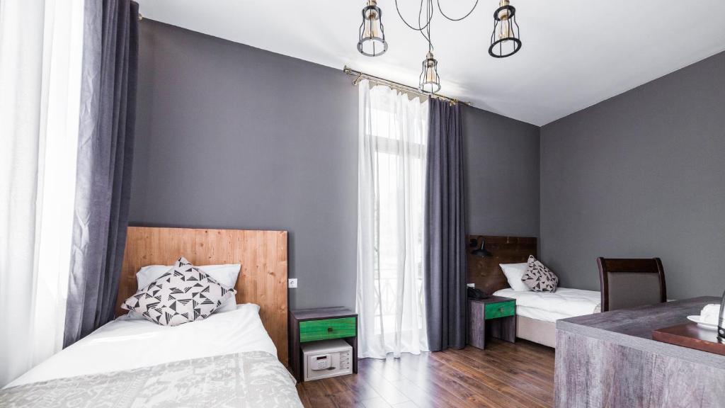 Postel nebo postele na pokoji v ubytování Hotel Gino Wellness Mtskheta