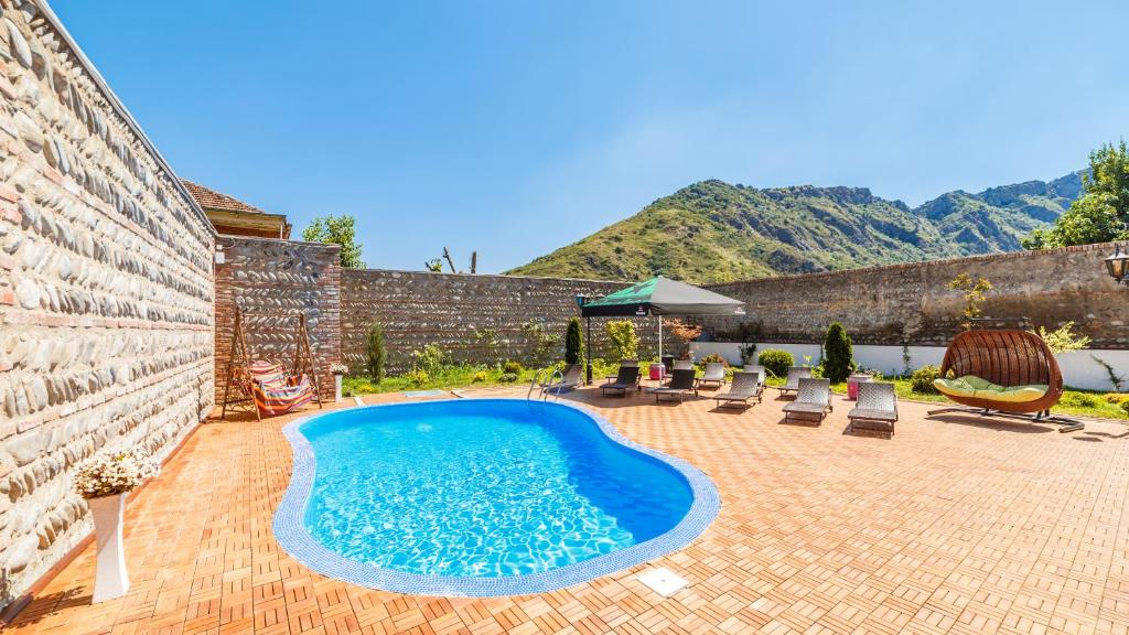 Nespecifikovaný výhled na hory nebo výhled na hory při pohledu z hotelu