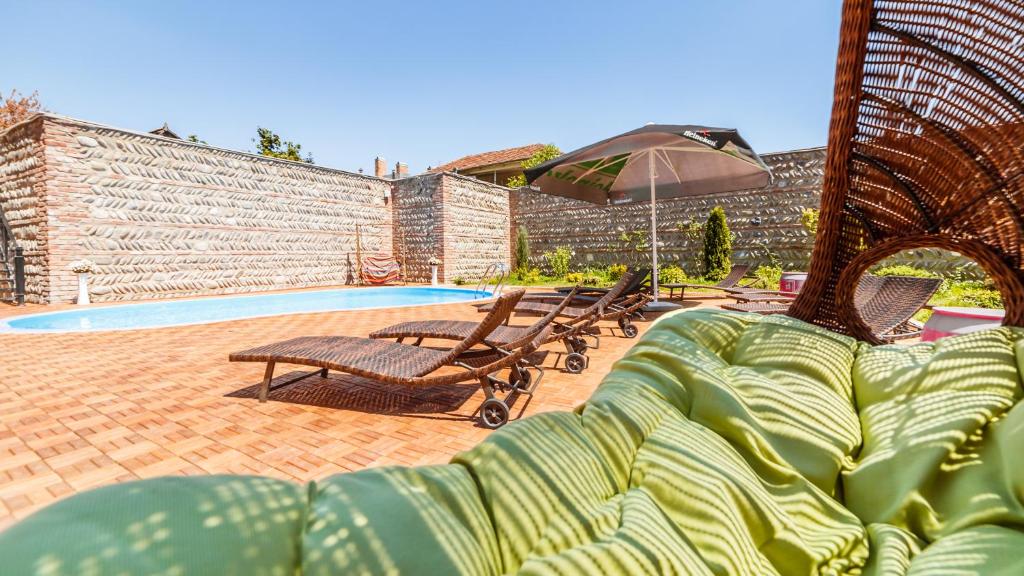 Bazén v ubytování Hotel Gino Wellness Mtskheta nebo v jeho okolí
