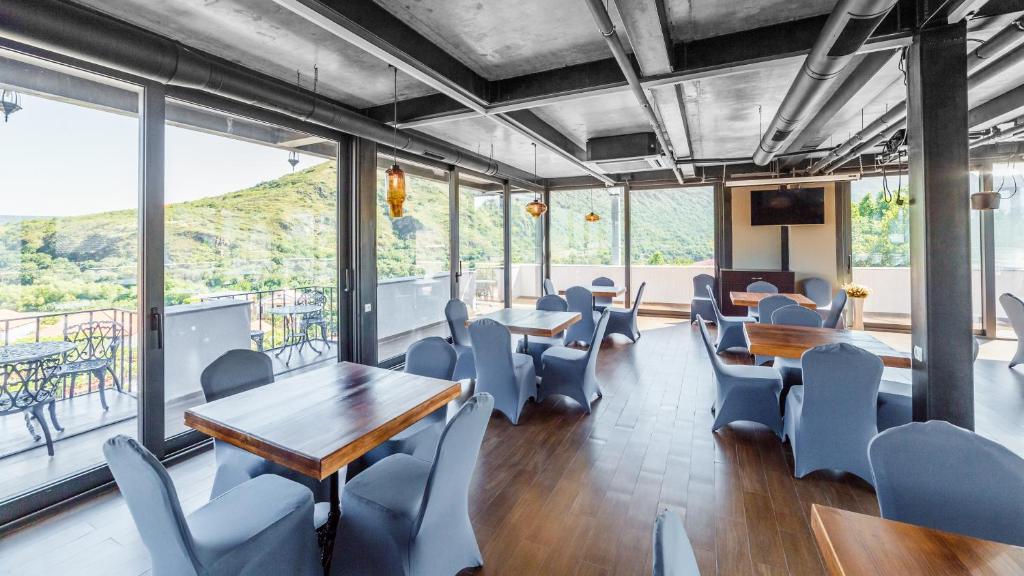 TV a/nebo společenská místnost v ubytování Hotel Gino Wellness Mtskheta