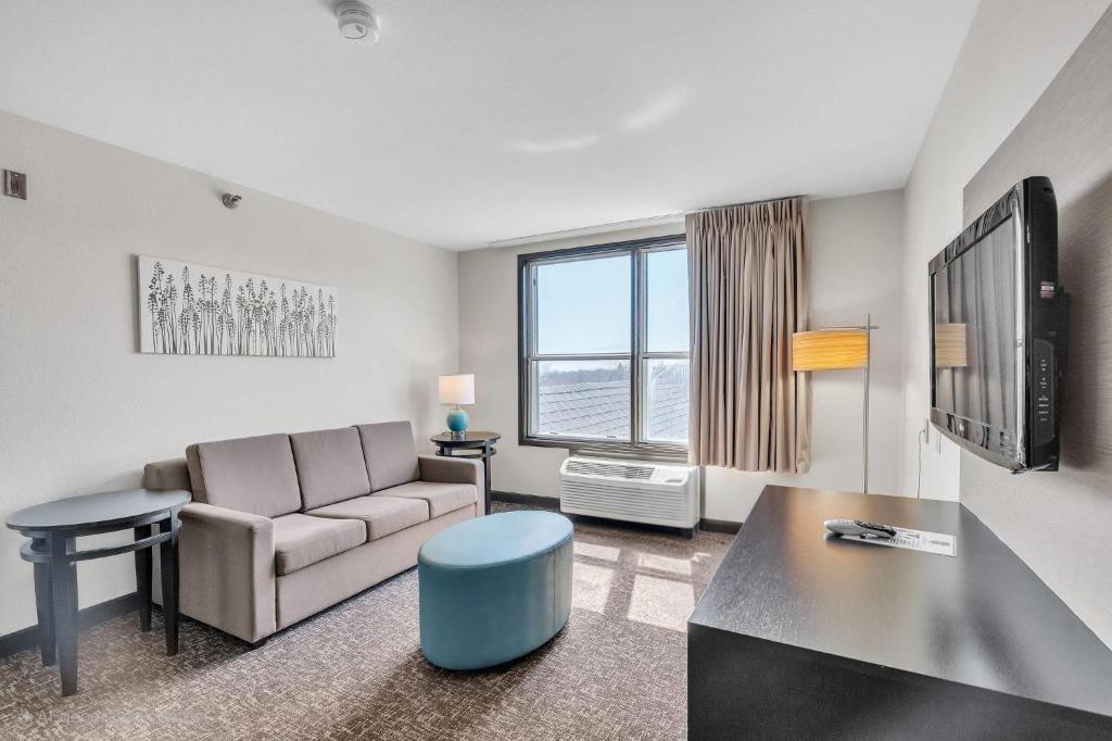 Sleep Inn & Suites near Spirit Mountain photo