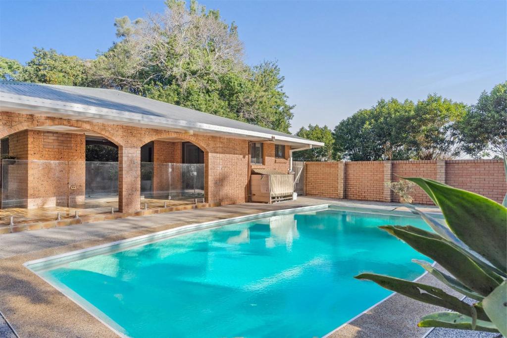 Kolam renang di atau dekat dengan Coorabell House