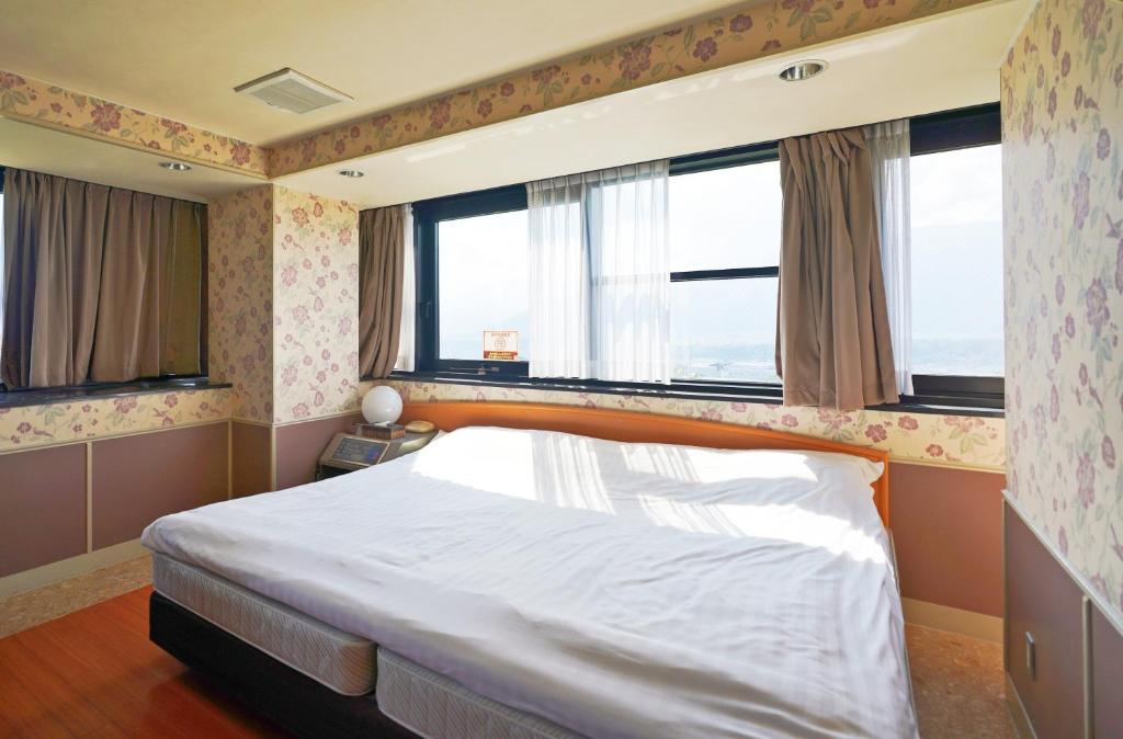 Ένα ή περισσότερα κρεβάτια σε δωμάτιο στο ホテル韮崎インター