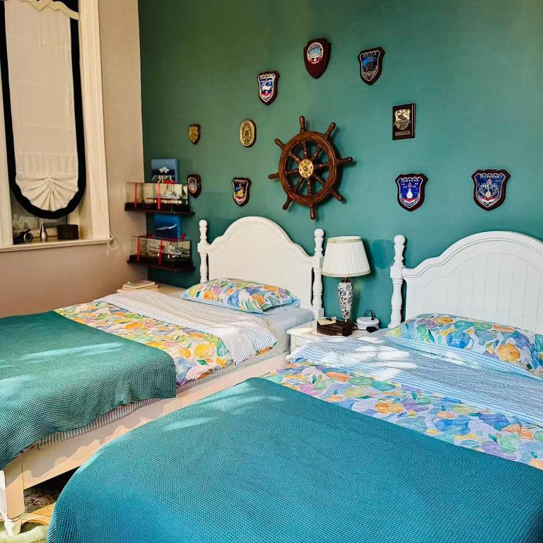 Una cama o camas en una habitación de Shihualou