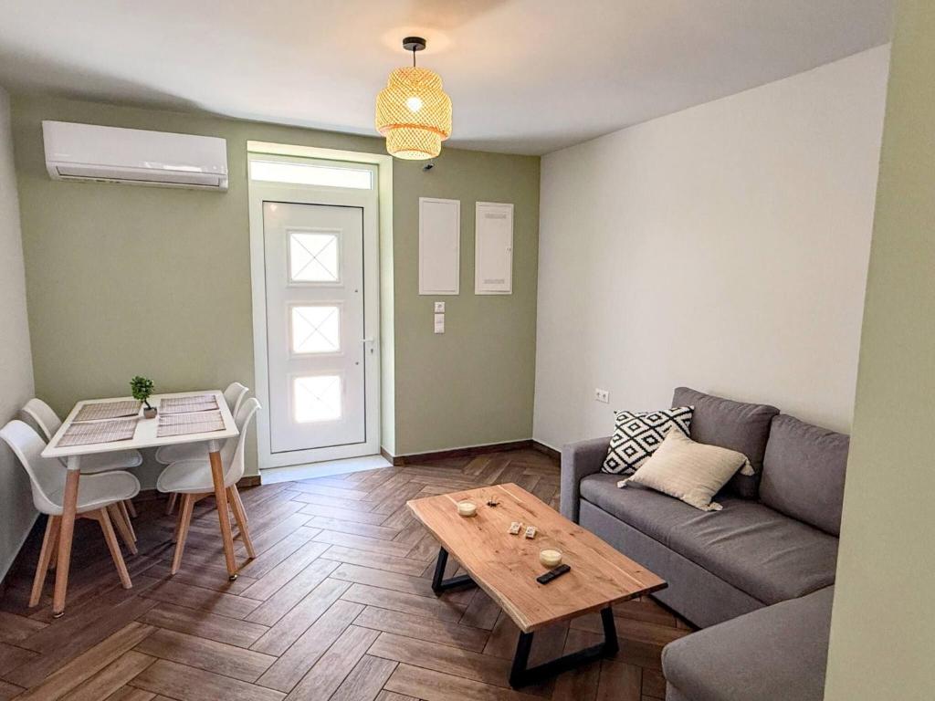 Amfitriti 30meter to beach, 6min Old Town, 2BD 4PL