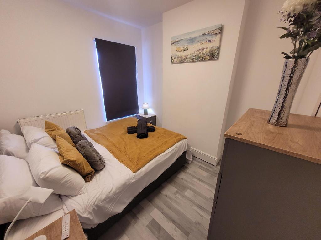 Ipswich 2-Bed Home Near Marina & Town - Free Parking 8