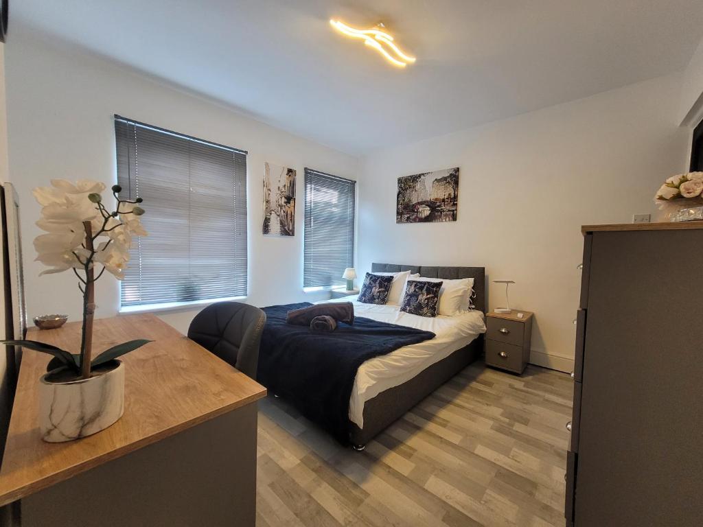 Ipswich 2-Bed Home Near Marina & Town - Free Parking 2