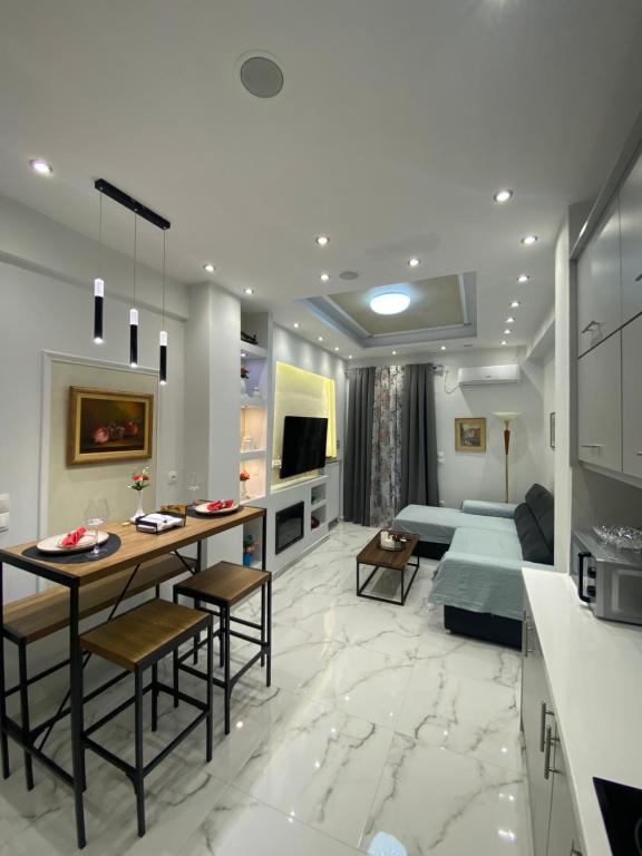 Golden Nest Apartment