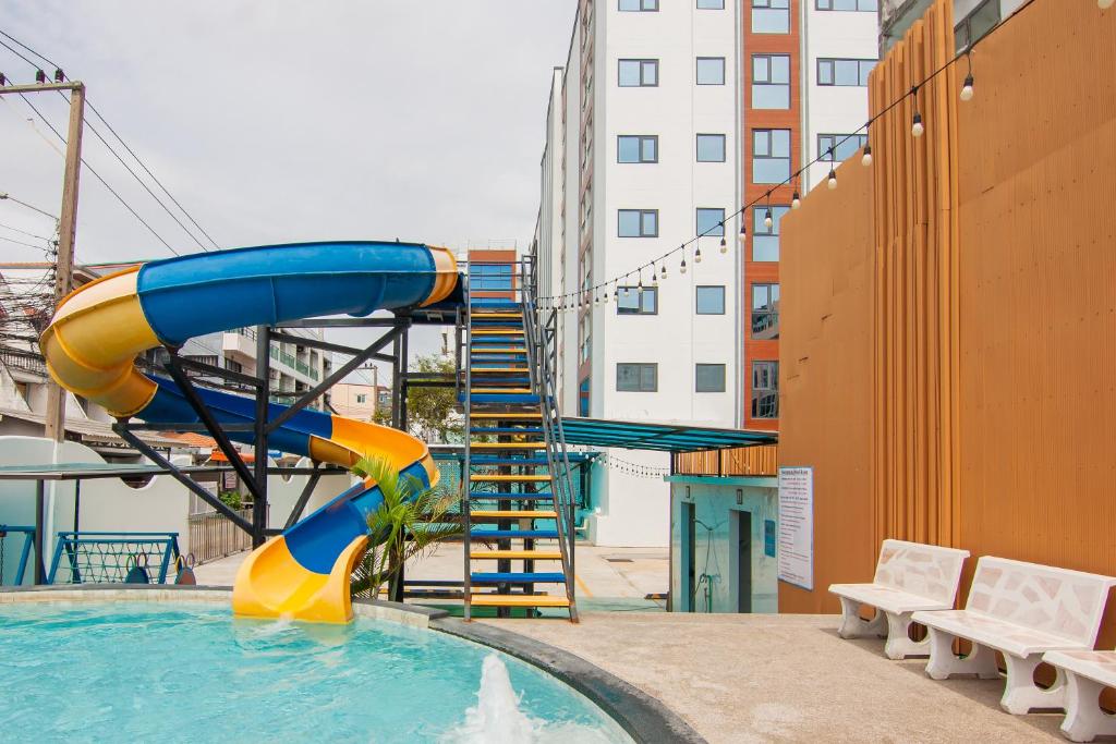 Golden Jomtien Beach Hotel - Resim 4